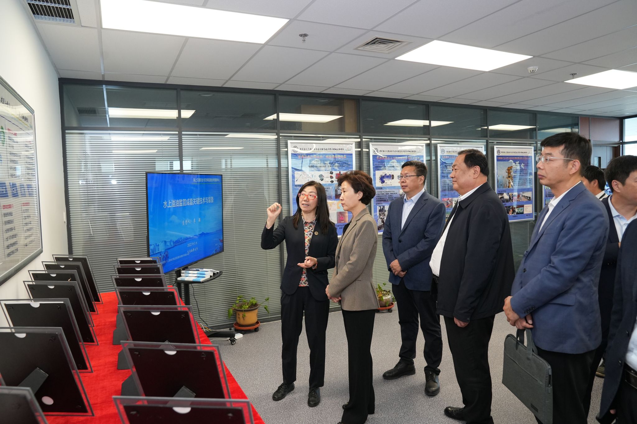 市委统战部办公室主任刘如心,研究室主任王明亮,民主党派处处长陈韶华