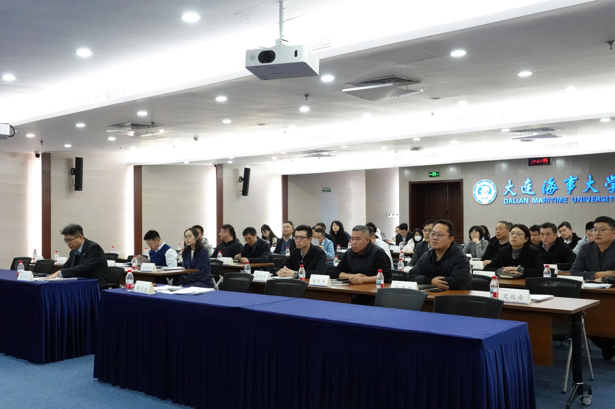 470B3