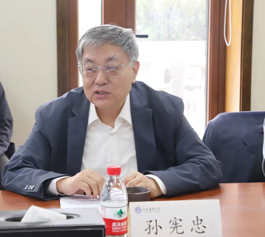 F762